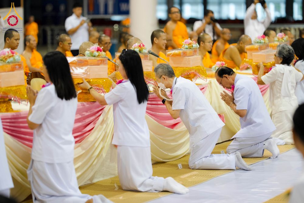 ภาพ No.305325:วันที่ 29 มกราคม พ.ศ. 2569 พิธีถวายภัตตาหารเป็นสังฆทาน แด่พระธรรมยาตรา ณ วัดพระธรรมกาย  จังหวัดปทุมธานี ในโครงการธรรมยาตรา กตัญญูบูชา มหาปูชนียาจารย์ พระมงคลเทพมุนี(สด จนฺทสโร) พระผู้ปราบมาร อนุสรณ์สถาน 7 แห่ง ปีที่ 14