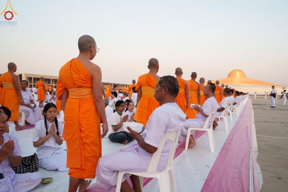 ภาพ No.180037:พิธีปลงผมนาคธรรมทายาท ในโครงการอุปสมบทหมู่ บูชาธรรมมหาปูชนียาจารย์ (ศูนย์อบรมวัดพระธรรมกาย) วันที่ 1 ธันวาคม พ.ศ. 2567 ณ ลานธรรมหารัตนวิหารคด วัดพระธรรมกาย จ.ปทุมธานี