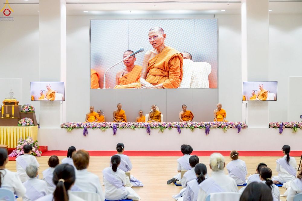 ภาพ No.242763:วันที่ 29-31 สิงหาคม พ.ศ. 2568 องค์กรภาคีเครือข่าย “บวร” (บ้าน-วัด-โรงเรียน-ราชการ) อ.คลองหลวง จัดบวชอุบาสิกาแก้ว ถวายพระราชกุศลแด่สมเด็จพระพันปีหลวง - กตัญญูบูชาแด่ผู้มีพระคุณ