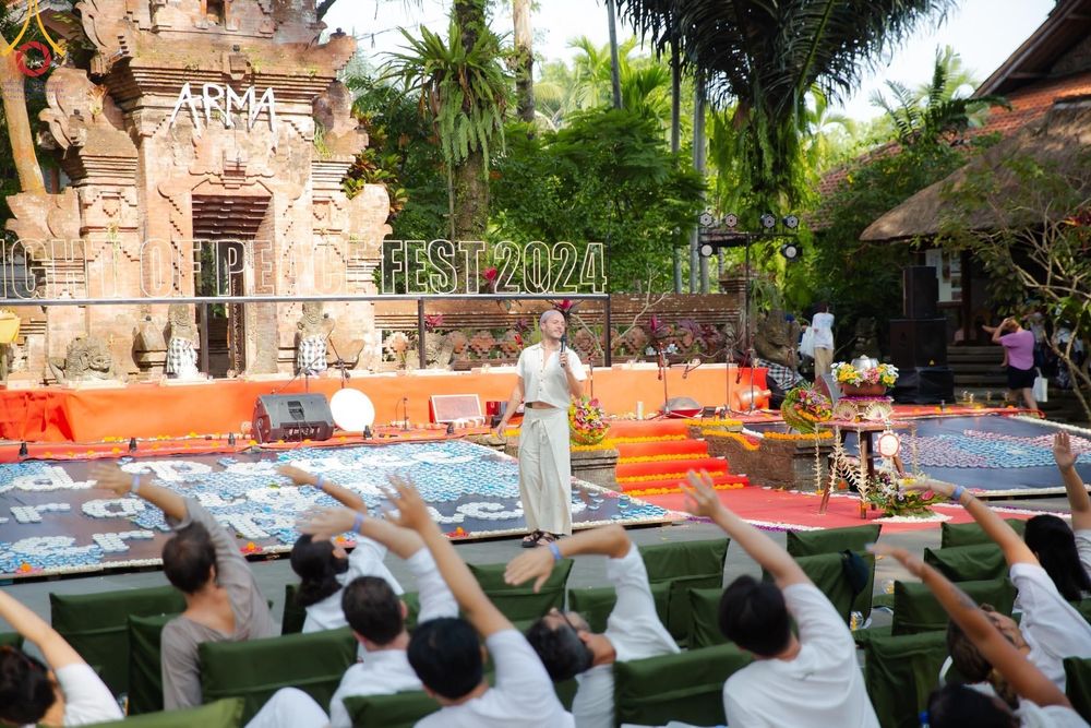 ภาพ No.156423:วัดพุทธบาหลีและวัดพระธรรมกาย จัดปฏิบัติธรรมนานาชาติ 1,151 คนจาก 78 ประเทศ ใน "วันสันติภาพสากล" ณ บาหลี อินโดนีเซีย วันเสาร์ที่ 21 กันยายน พ.ศ. 2567 เวลา 16.00-21.00 น. ณ พิพิธภัณฑ์ ARMA เมืองอูบุด จังหวัดบาหลี ประเทศอินโดนีเซีย