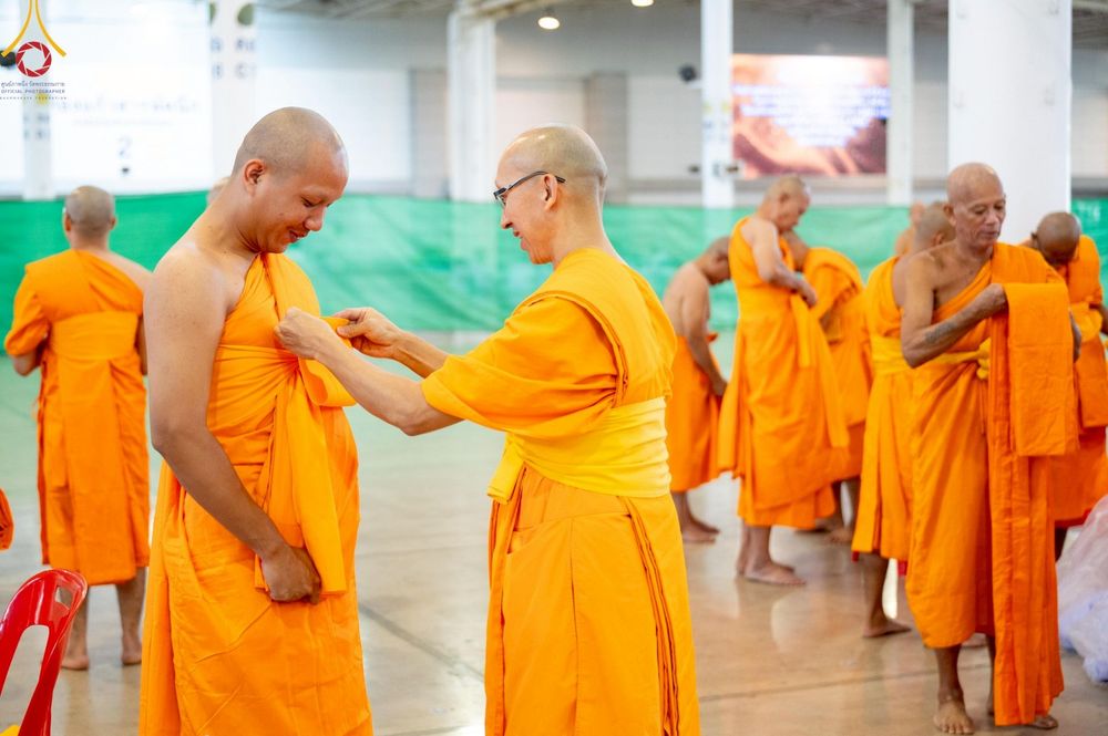 ภาพ No.217233:วันเสาร์ที่ 12 เมษายน พ.ศ. 2568 พิธีบรรพชา พิธีขอศีลและขอนิสสัย พิธีมอบบาตร ในโครงการอุปสมบทหมู่ บูชาธรรมหลวงพ่อธัมมชโย, โครงการธรรมทายาท ระดับอุดมศึกษา รุ่นที่ 52 ,  โครงการบวชพระนานาชาติ AEC & WAB CEO รุ่นที่ 4 ณ วัดพระธรรมกาย