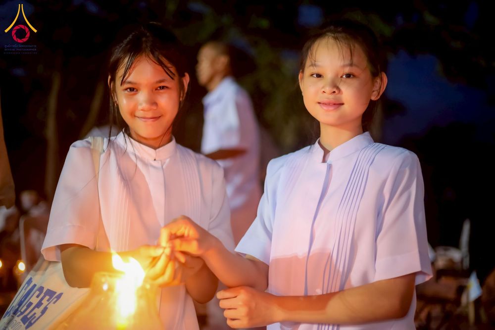 ภาพ No.261926:วันที่ 14 ตุลาคม พ.ศ. 2568 พิธีกลั่นแผ่นดิน โปรยทรายตอกเสาเข็มมหามงคลต้นแรก  สร้างองค์พระเจดีย์และจุดประทีปถวายเป็นพุทธบูชา ณ ศูนย์ปฏิบัติธรรมชัยนาท ต.ธรรมามูล อ.ชัยนาท จ.ชัยนาท