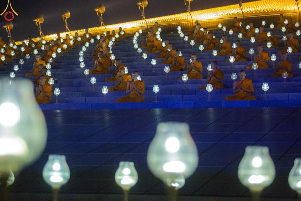 ภาพ No.279273:พิธีจุดวิสาขประทีป พิธีเวียนประทักษิณ ในวันวิสาขบูชา พุธที่ 22 พฤษภาคม พ.ศ. 2567 ( วันพระขึ้น 15 ค่ำ เดือน 6 ) ณ ลานธรรม พระมหาธรรมกายเจดีย์ วัดพระธรรมกาย จ.ปทุมธานี