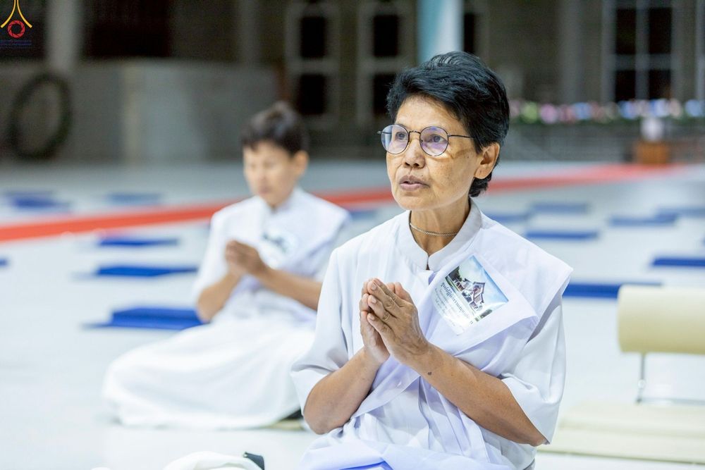 ภาพ No.249114:วันที่ 26-28 กันยายน พ.ศ. 2568 โครงการอบรม อุบาสกแก้ว อุบาสิกาแก้ว รุ่นที่ 3  ณ ศูนย์ปฏิบัติธรรมสมุทรปราการ ได้รับความเมตตาจากคณะสงฆ์ในพื้นที่  รวมถึงผู้บริหารสถานศึกษา ที่นำนักเรียนระดับมัธยมปลาย  มารับฟังข้อมูลเพื่อที่จะเป็นกำลังสำคัญ ในการเข้าร่วมขบวน