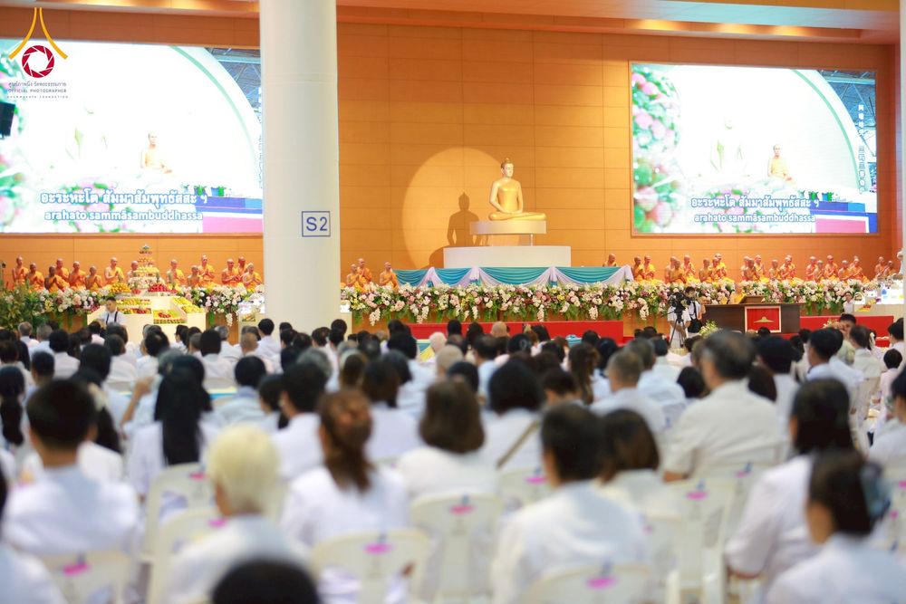 ภาพ No.264340:วันอาทิตย์ที่ 2 พฤศจิกายน พ.ศ. 2568 พิธีบูชาข้าวพระ ณ สภาธรรมกายสากล วัดพระธรรมกาย