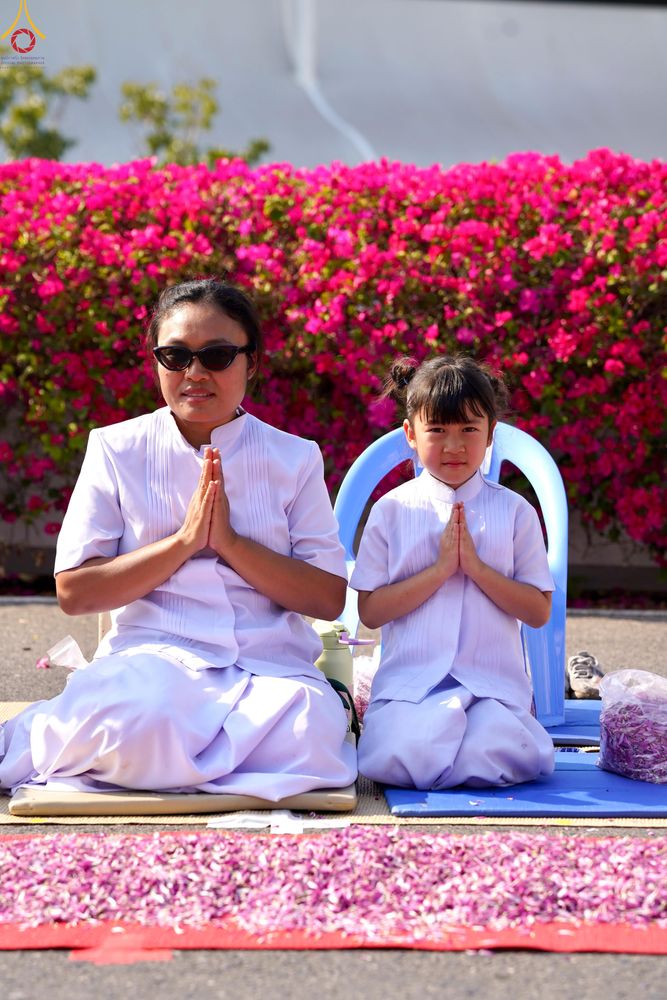 ภาพ No.304121:วันที่ 25 มกราคม พ.ศ. 2569 พิธีต้อนรับพระธรรมยาตรา  รร.สามัคคีราษฏร์บำรุง-วัดพระธรรมกาย ในโครงการธรรมยาตรา กตัญญูบูชา มหาปูชนียาจารย์ พระมงคลเทพมุนี(สด จนฺทสโร) พระผู้ปราบมาร อนุสรณ์สถาน 7 แห่ง ปีที่ 14