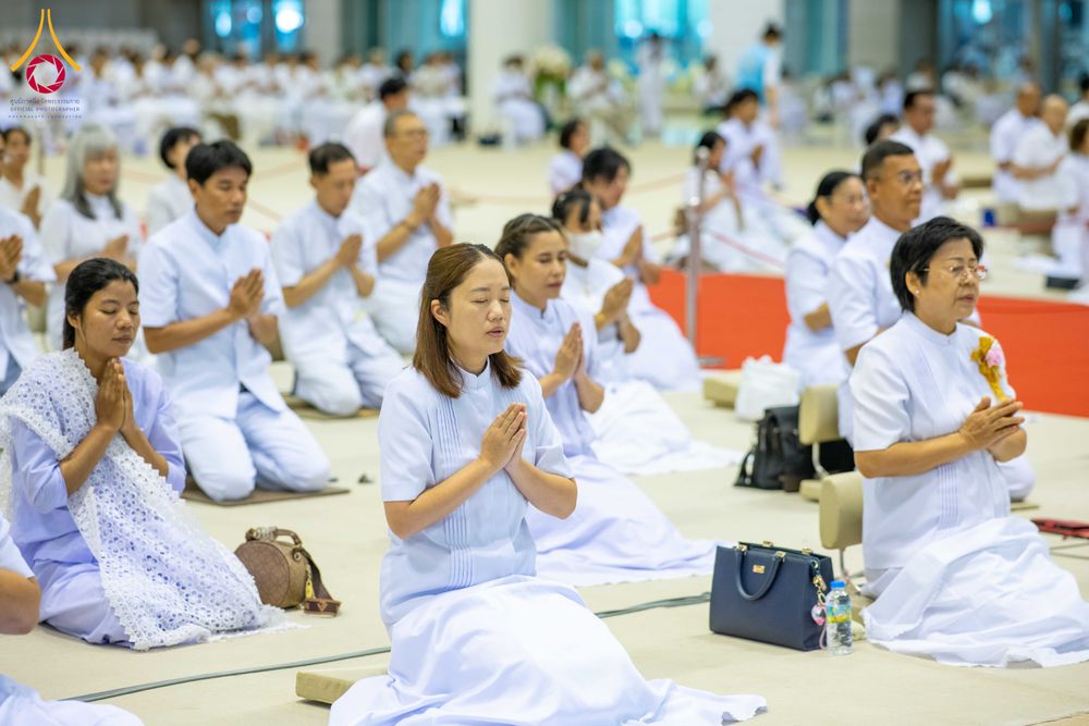 ภาพ No.325623:วันที่ 26 เมษายน พ.ศ.2569 กิจกรรมงานบุญวันอาทิตย์ สาธุชนปฏิบัติธรรมร่วมกัน ณ ห้องแก้วสารพัด 1 วัดพระธรรมกาย ปทุมธานี