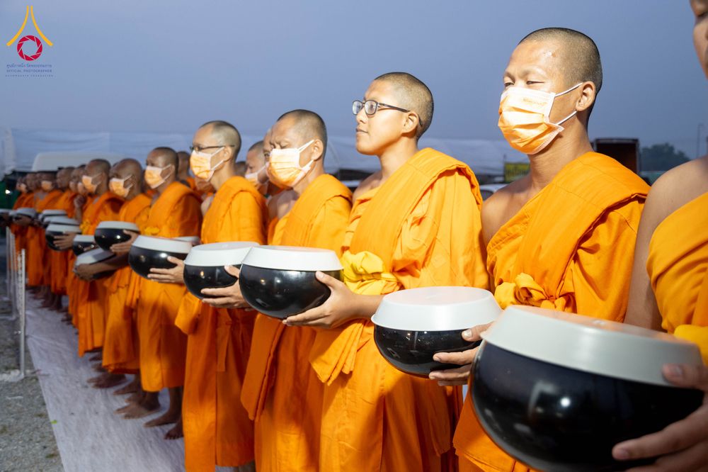 ภาพ No.300305:วันที่ 22 มกราคม พ.ศ. 2569 พิธีถวายภัตตาหารเป็นสังฆทาน แด่พระธรรมยาตรา ณ อนุสรณ์สถานบางปลา วัดบางปลา อำเภอบางเลน จังหวัดนครปฐม ในโครงการธรรมยาตรา กตัญญูบูชา มหาปูชนียาจารย์ พระมงคลเทพมุนี(สด จนฺทสโร) พระผู้ปราบมาร อนุสรณ์สถาน 7 แห่ง ปีที่ 14