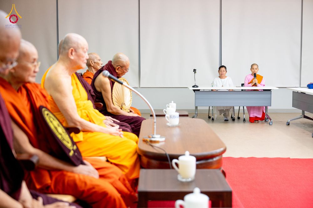 ภาพ No.325587:วันที่ 24 เมษายน พ.ศ.2569 หลวงพ่อทัตตชีโว รองเจ้าอาวาสวัดพระธรรมกาย ถวายการต้อนรับและปฏิสันถารคณะสงฆ์เมียนมาร์