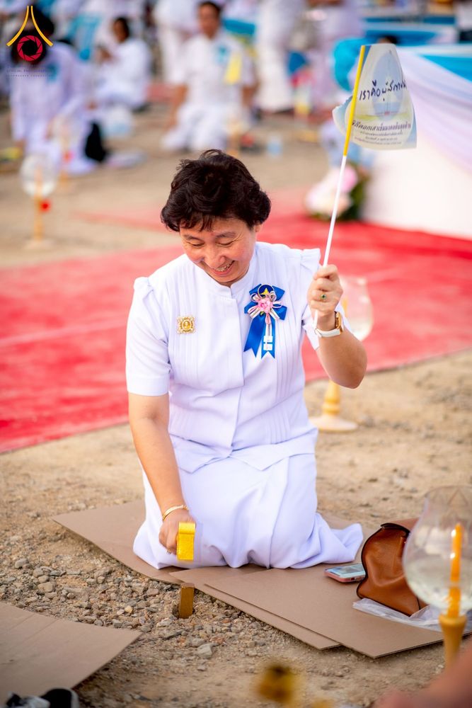 ภาพ No.275221:วันอาทิตย์ที่ 30 พฤศจิกายน พ.ศ. 2568 พิธีตอกเสาเข็ม "สร้างองค์พระเจดีย์เพื่อสร้างสันติภาพโลก" ต้นสุดท้าย ณ ศูนย์ปฏิบัติธรรมระยอง (บ้านช่องลม)