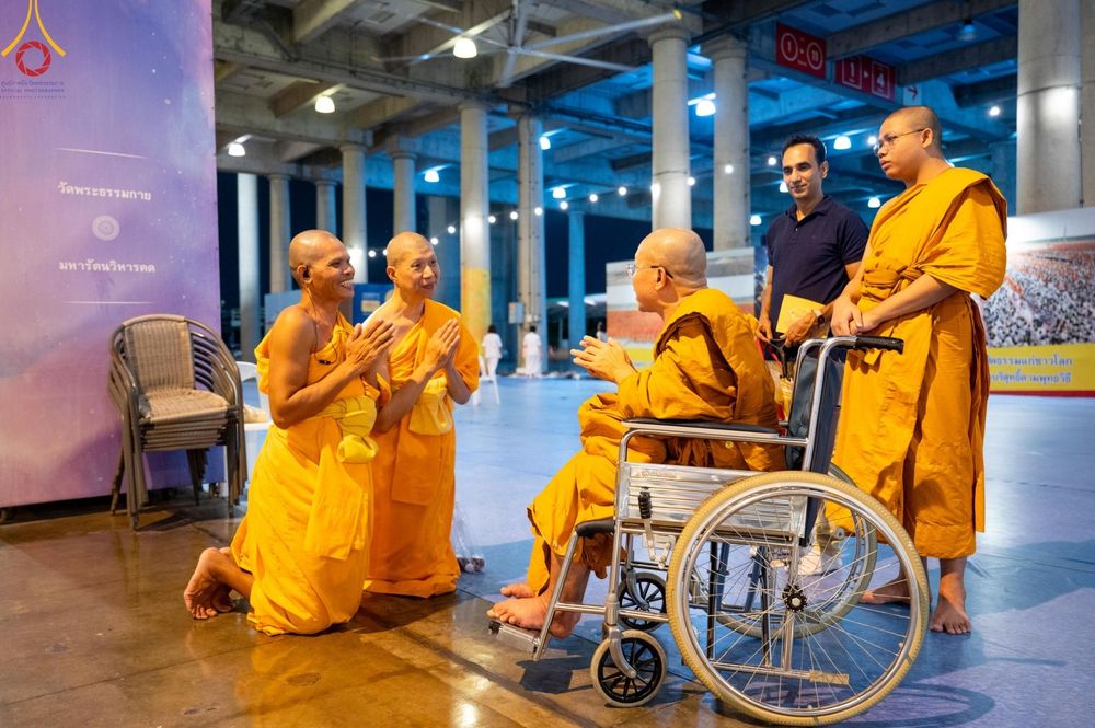 ภาพ No.154948:พิธีจุดประทีป, พิธีฉลองชัยสวดมนต์บทธัมมจักกัปปวัตนสูตร ณ มหารัตนวิหารคด วัดพระธรรมกาย วันอังคารที่ 17 กันยายน พ.ศ. 2567
