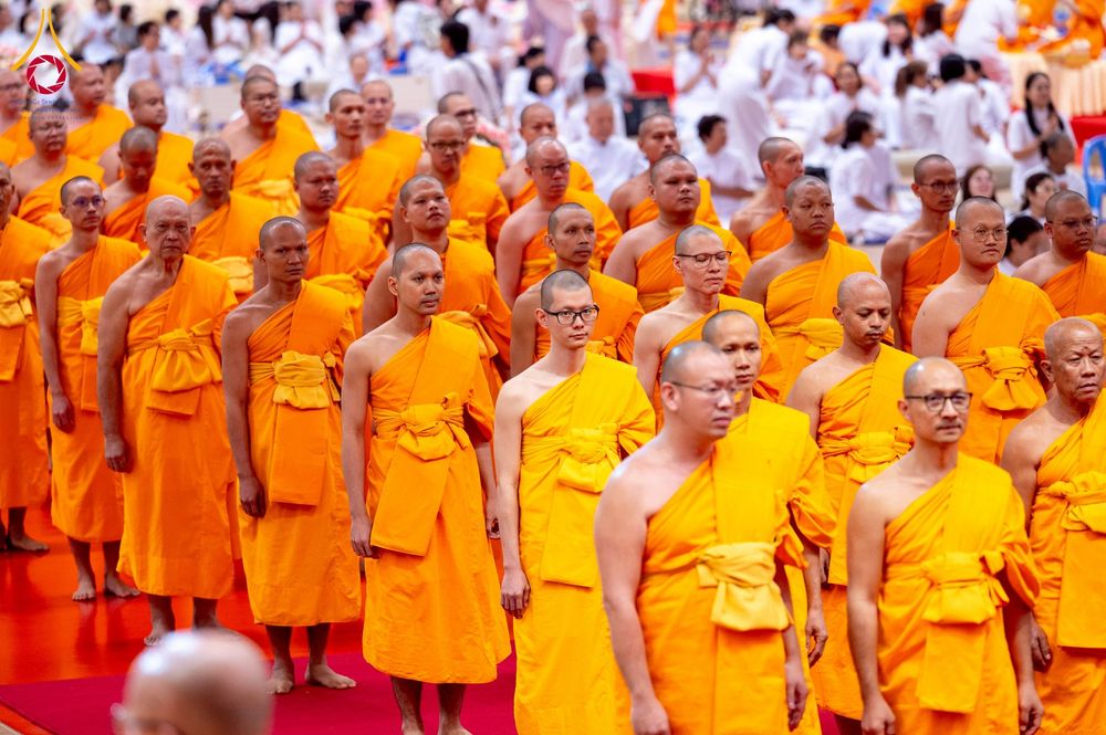 ภาพ No.272997:วันอาทิตย์ที่ 23 พฤศจิกายน พ.ศ.2568 พิธีมุทิตาสักการะ พระมหาเถระและพระเถระ ประจำปีพุทธศักราช 2568 ณ ห้องแก้วสารพัดนึก 2 สภาธรรมกายสากล  วัดพระธรรมกาย