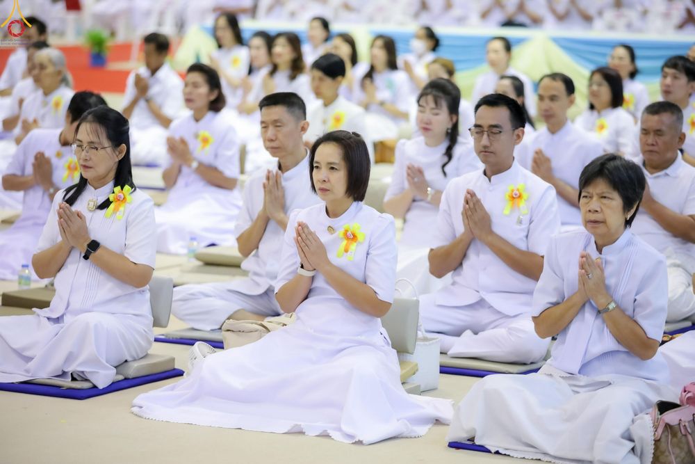 ภาพ No.345551:วันพฤหัสบดีที่ 27 สิงหาคม พ.ศ.2569 พิธีภาคสาย ปฏิบัติธรรมร่วมกัน เนื่องในวันธรรมชัย ณ สภาธรรมกายสากล วัดพระธรรมกาย