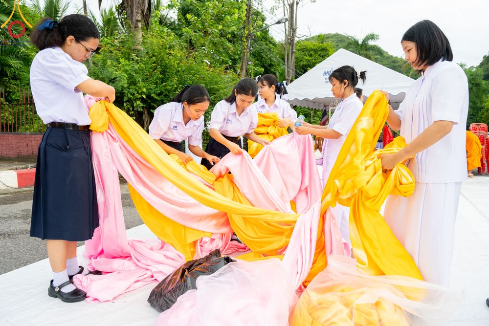 ภาพ No.341199:วันที่ 27 กรกฎาคม พ.ศ. 2569 พิธีตักบาตรพระ 1,000 รูป เมืองพัทลุง  ณ ถนนราเมศวร์ อ.เมือง จ.พัทลุง