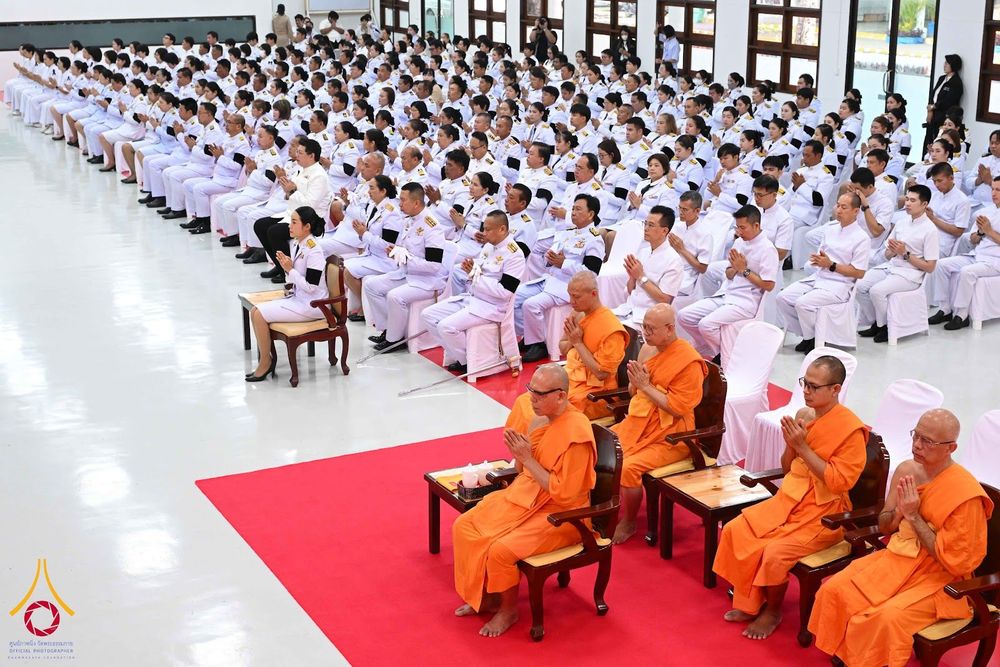 ภาพ No.344208:วันที่ 12 สิงหาคม พ.ศ. 2569  พสกนิกรชาวอำเภอคลองหลวง พร้อมใจร่วมพิธีสวดพระพุทธมนต์และทำบุญตักบาตรถวายพระราชกุศล เนื่องในวันคล้ายวันพระราชสมภพ สมเด็จพระบรมราชชนนีพันปีหลวง และวันแม่แห่งชาติ 12 สิงหาคม 2569