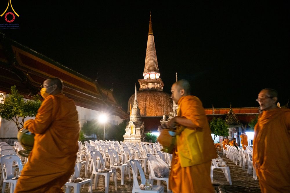 ภาพ No.311148:วันเสาร์ที่ 28 กุมภาพันธ์ พ.ศ. 2569 พิธีตักบาตรพระมหากุศล 11,250 รูป เฉลิมฉลอง 1,250 ปีศรีธรรมราชเจดีย์ สู่มรดกโลก ณ ถนนราชดำเนิน บริเวณหน้าวัดพระมหาธาตุวรมหาวิหาร อ.เมือง จ.นครศรีธรรมราช