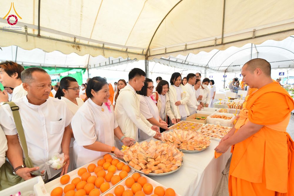 ภาพ No.301087:วันที่ 23 มกราคม พ.ศ. 2569 พิธีถวายภัตตาหารเป็นสังฆทาน แด่พระธรรมยาตรา ณ อนุสรณ์สถานบางปลา วัดบางปลา อำเภอบางเลน จังหวัดนครปฐม ในโครงการธรรมยาตรา กตัญญูบูชา มหาปูชนียาจารย์ พระมงคลเทพมุนี(สด จนฺทสโร) พระผู้ปราบมาร อนุสรณ์สถาน 7 แห่ง ปีที่ 14