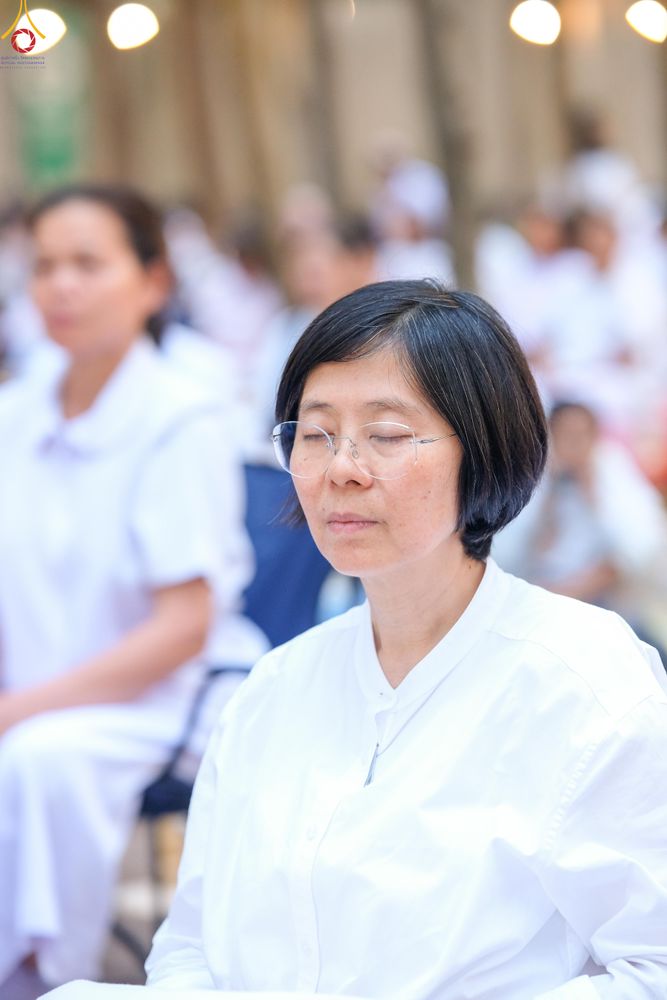 ภาพ No.290028:วันที่ 6 มกราคม พ.ศ. 2569 พิธีจุดประทีปถวายเป็นพุทธบูชา และบูชาธรรมมหาปูชนียาจารย์ (ภาพชุดที่ 2) ณ อนุสรณ์สถานมหาวิหารพระมงคลเทพมุนี (โลตัสแลนด์) อ.สองพี่น้อง จ.สุพรรณบุรี ในโครงการธรรมยาตรา กตัญญูบูชา มหาปูชนียาจารย์ พระมงคลเทพมุนี(สด จนฺทสโร) พระผู้ปรา