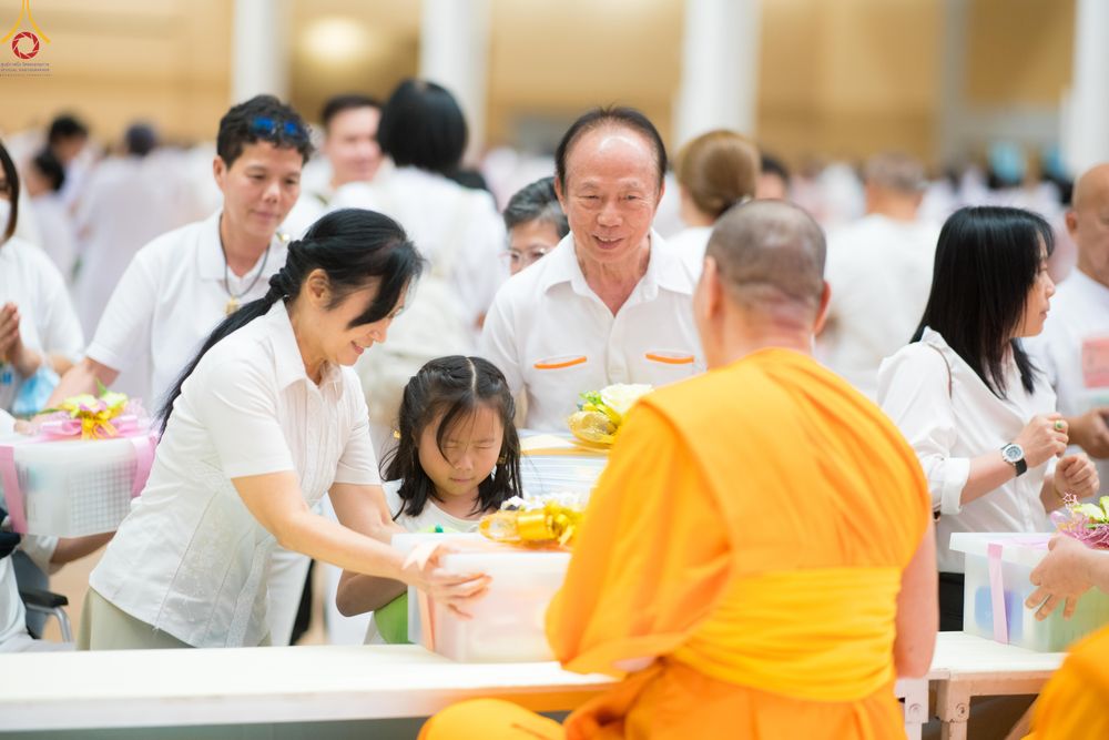 ภาพ No.280599:วันที่ 28 ธันวาคม พ.ศ.2568 พิธีถวายอุปกรณ์ทำความสะอาด ณ ห้องแก้วสารพัดนึก วัดพระธรรมกาย