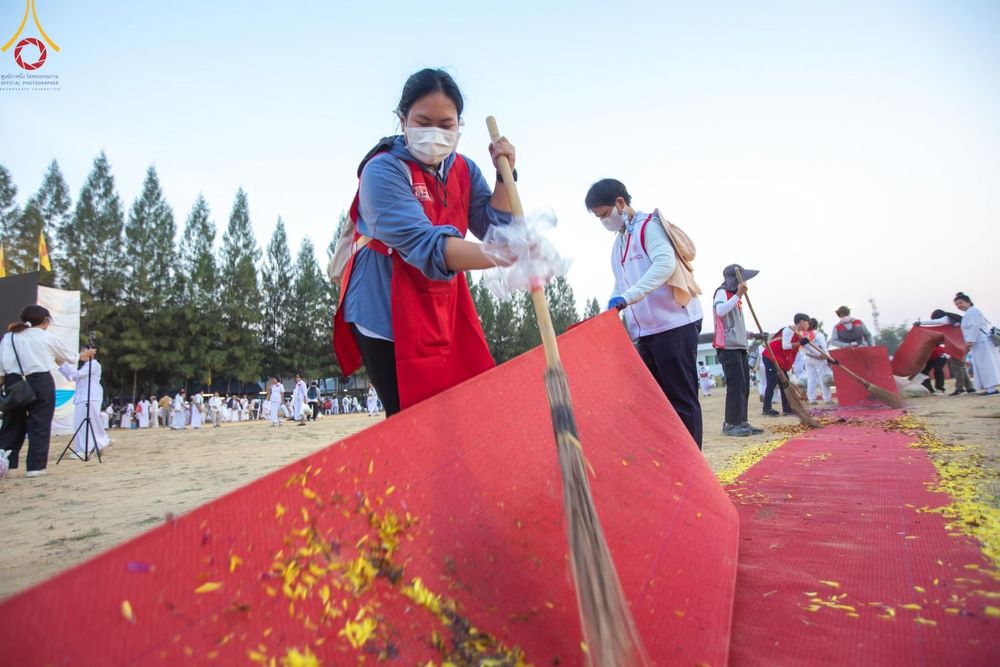 ภาพ No.198915:V.50 สารพัดV สารพัดดี ที่ธรรมยาตรา ในโครงการธรรมยาตรา กตัญญูบูชา มหาปูชนียาจารย์ พระมงคลเทพมุนี(สด จนฺทสโร) พระผู้ปราบมาร อนุสรณ์สถาน 7 แห่ง ปีที่ 13 ระหว่างวันที่ 2-31 มกราคม พ.ศ. 2568