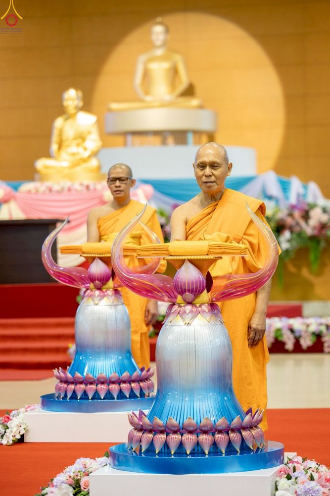 ภาพ No.251751:วันที่ 10 ตุลาคม พ.ศ. 2568 พิธีทอดผ้าป่าสมทบกฐินวัดพระธรรมกาย และสมทบกฐิน 30,000 กว่าวัดทั่วประเทศ ครั้งที่ 3 ณ สภาธรรมกายสากล วัดพระธรรมกาย