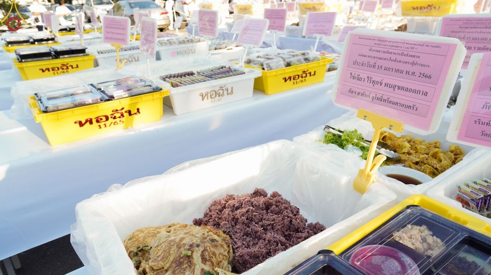 ภาพ No.71379:พิธีถวายภัตตาหารเป็นสังฆทาน แด่คณะพระธรรมยาตราฯ ในโครงการธรรมยาตรากตัญญูบูชา มหาปูชนียาจารย์ พระมงคลเทพมุนี(สด จนฺทสโร) พระผู้ปราบมาร อนุสรณ์สถาน 7 แห่ง ปีที่ 11 วันที่ 15 มกราคม พ.ศ. 2566