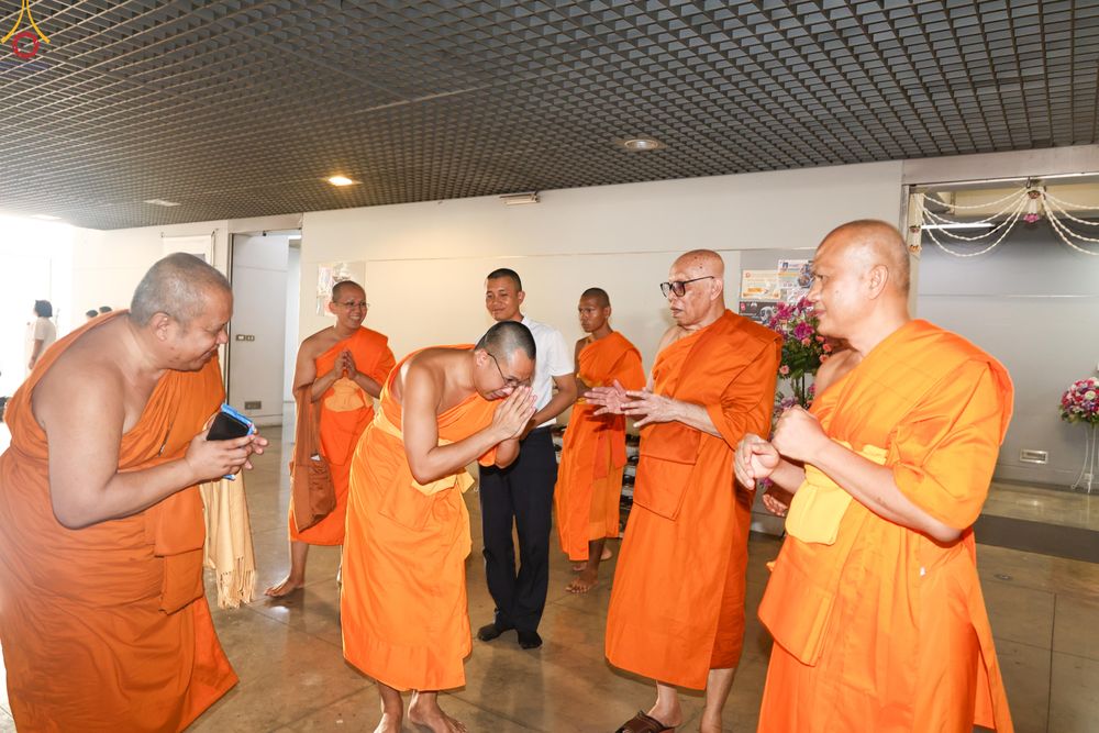 ภาพ No.323497:วันที่ 22 เมษายน พ.ศ.2569(วันคุ้มครองโลก) งานถวายมหาสังฆทาน 40,000 กว่าวัดทั่วประเทศ การเดินทางเข้าวัด , การต้อนรับปฏิสันถารพระสังฆาธิการ  ,  การจัดเตรียมภัตตาหาร , การลงทะเบียน