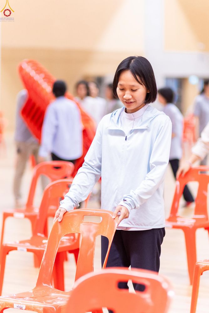 ภาพ No.322783:วันที่ 15-18 เมษายน พ.ศ.2569 การเเตรียมโต๊ะฉัน , เตรียมจุดพักค้าง , เรียงเก้าอี้ , เรียงกล่องไทยธรรม  เพื่องานถวายมหาสังฆทาน 40,000 กว่าวัดทั่วประเทศ วันคุ้มครองโลก 22 เมษายน พ.ศ.2569 วัดพระธรรมกาย