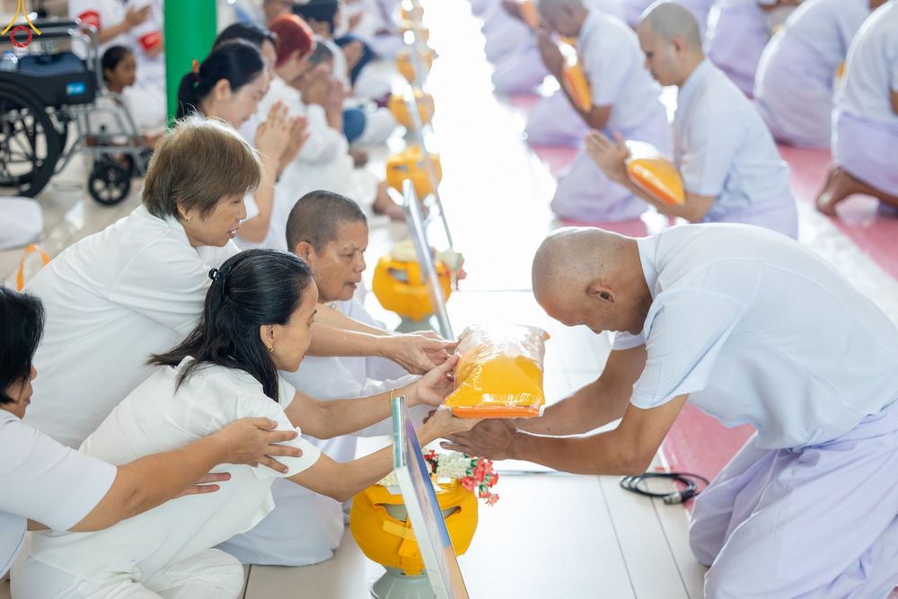 ภาพ No.350820:วันที่ 19 กันยายน พ.ศ.2569 พิธีบรรพชาอุปสมบท โครงการอุปสมบทหมู่บูชาธรรม ครบรอบ 109 ปี วันครูผู้ค้นพบวิชชาธรรมกาย ณ โบสถ์พระไตรปิฏก วัดพระธรรมกาย