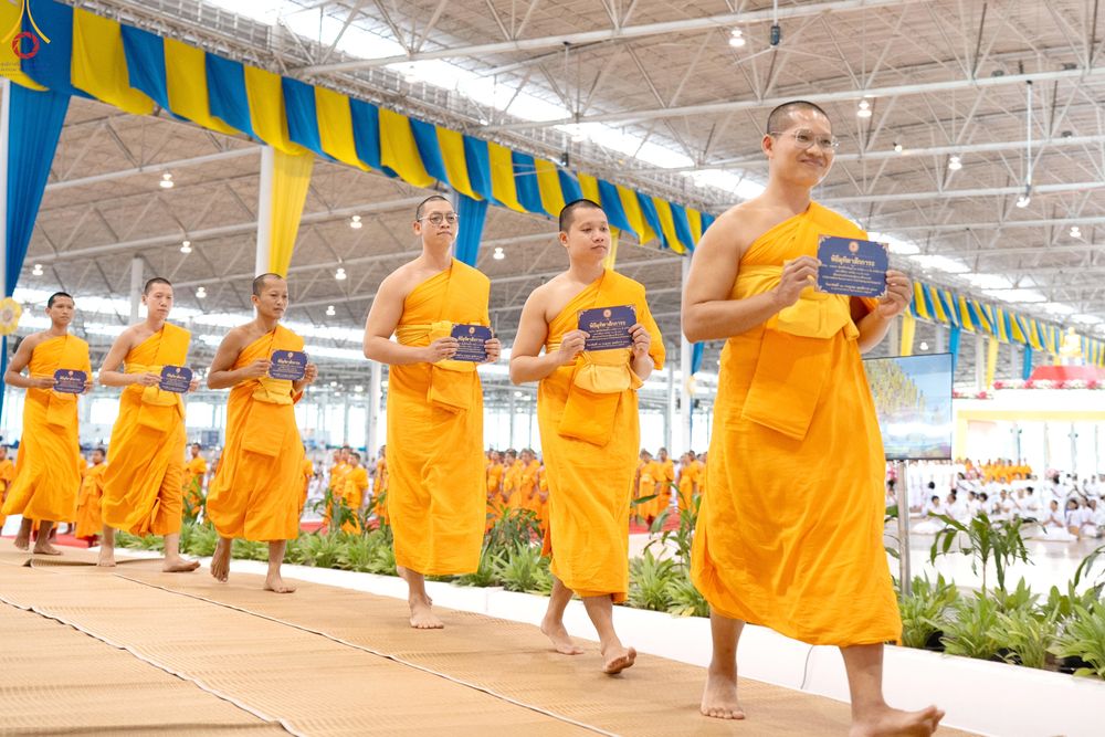 ภาพ No.339010:วันอาทิตย์ที่ 12 กรกฎาคม พ.ศ.2569 พิธีมุทิตาผู้สอบได้เปรียญธรรม ประโยค 1-2 ถึง ป.ธ.9 และ บ.ศ.1-2 ถึง บ.ศ.6 สำนักศาสนศึกษาวัดพระธรรมกาย ประจำปี 2569, พิธีมอบตราตั้งแต่งตั้งอาจารย์ใหญ่ สำนักศาสนศึกษาวัดพระธรรมกาย