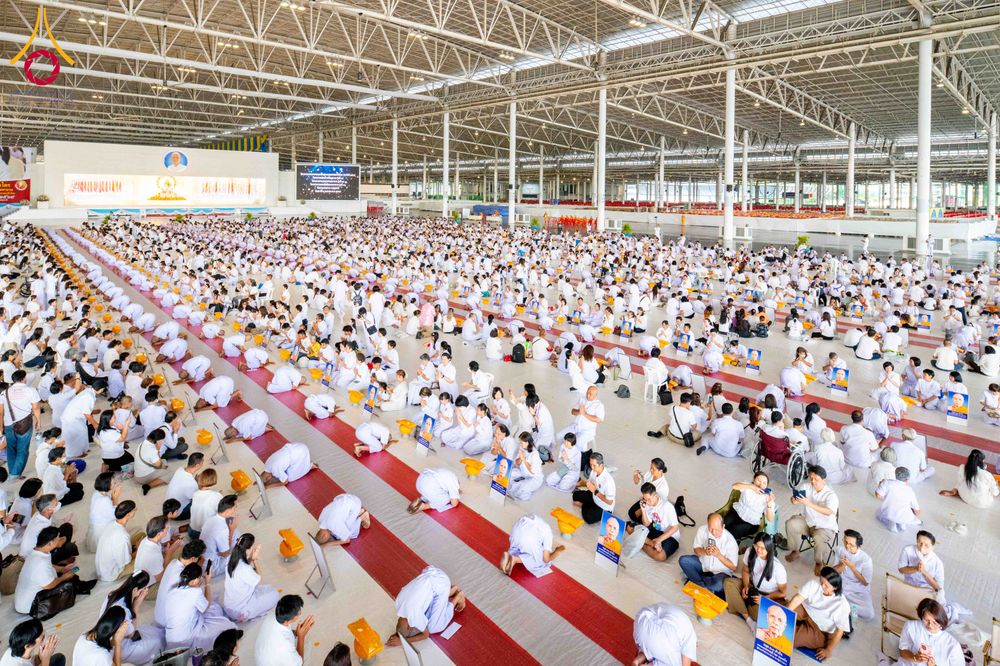 ภาพ No.319436:วันเสาร์ที่ 4 เมษายน พ.ศ.2569 พิธีขอขมา มอบผ้าไตร และถวายบาตรแด่นาคธรรมทายาท ในโครงการบรรพชาสามเณรฟื้นฟูพระพุทธศาสนาทั่วไทย โครงการหน่อแก้วเปรียญธรรม รุ่นที่ 14 โครงการสามเณรยุวธรรมทายาท รุ่นที่ 34 โครงการสามเณรมัชฌิมธรรมทายาท รุ่นที่ 30 ณ สภาธรรมกายสากล