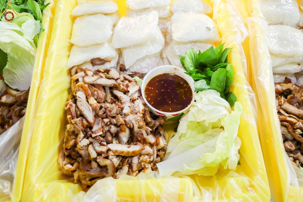 ภาพ No.74065:พิธีถวายภัตตาหารเป็นสังฆทาน แด่คณะพระธรรมยาตราฯ ในโครงการธรรมยาตรากตัญญูบูชา มหาปูชนียาจารย์ พระมงคลเทพมุนี(สด จนฺทสโร) พระผู้ปราบมาร อนุสรณ์สถาน 7 แห่ง ปีที่ 11 วันที่ 24 มกราคม พ.ศ. 2566