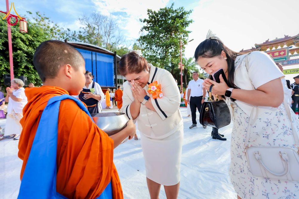 ภาพ No.313994:วันอาทิตย์ที่ 14 มีนาคม พ.ศ. 2569 ทำบุญเมืองหาดใหญ่ตักบาตรพระ 1,109 รูป เติมบุญใหญ่ หลังวิกฤตมหาอุทกภัย ณ ซุ้มประตูไชน่าทาวน์ ถนนศุภสารรังสรรค์ อ.หาดใหญ่ จ.สงขลา