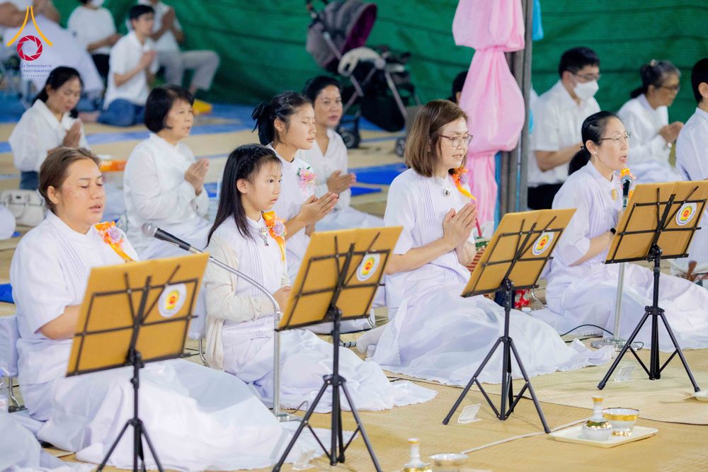 ภาพ No.300195:วันที่ 22 มกราคม พ.ศ. 2569 พิธีถวายภัตตาหารเป็นสังฆทาน แด่พระธรรมยาตรา ณ อนุสรณ์สถานบางปลา วัดบางปลา อำเภอบางเลน จังหวัดนครปฐม ในโครงการธรรมยาตรา กตัญญูบูชา มหาปูชนียาจารย์ พระมงคลเทพมุนี(สด จนฺทสโร) พระผู้ปราบมาร อนุสรณ์สถาน 7 แห่ง ปีที่ 14