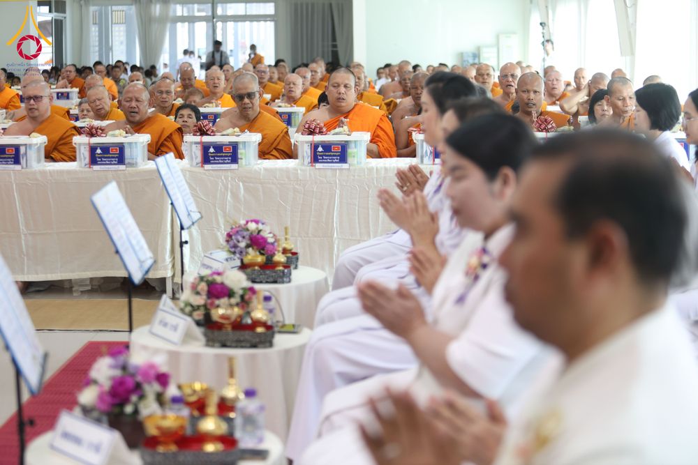 ภาพ No.290311:วันอังคารที่ 6 มกราคม พ.ศ. 2569 พิธีเจริญพุทธมนต์ ปฏิบัติธรรม มอบทุนการศึกษา ถวายสังฆทาน 142 วัด ณ ศูนย์ปฏิบัติธรรมพระมงคลเทพมุนี อ.สองพี่น้อง จ.สุพรรณบุรี
