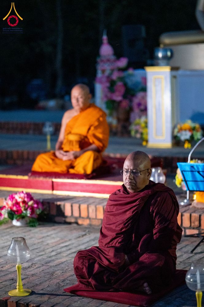 ภาพ No.130608:พิธีจุดโคมประทีปถวายเป็นพุทธบูชา ในโครงการบรรพชา 1,250 รูป ณ มหาวิหารมายาเทวี แดนประสูติ สวนลุมพินี ประเทศเนปาล วันที่ 9 มีนาคม พ.ศ. 2567