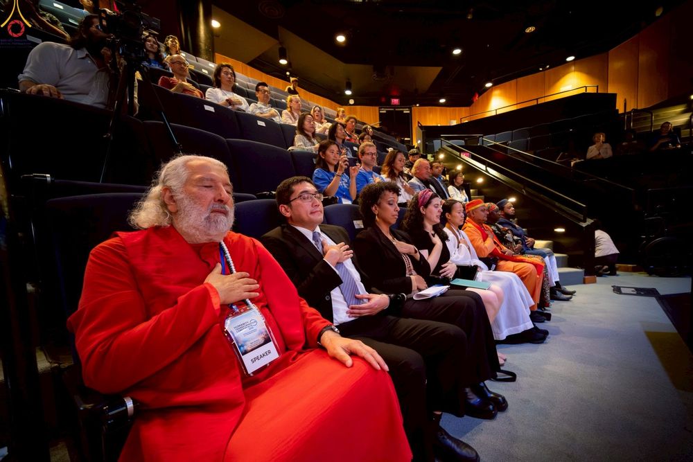 ภาพ No.249754:วันอาทิตย์ที่ 28 กันยายน พ.ศ. 2568 การปฏิบัติธรรมบูชาธรรม 108 ปี แห่งการบรรลุธรรมของหลวงปู่วัดปากน้ำ ได้จุดประทีปสันติภาพไปทั่วโลก และได้ร่วมเสวนาทางปัญญา เพื่อการขยายพระพุทธศาสนาวิชชาธรรมกายไปทั่วโลก  ในงาน HTC Newyork USA