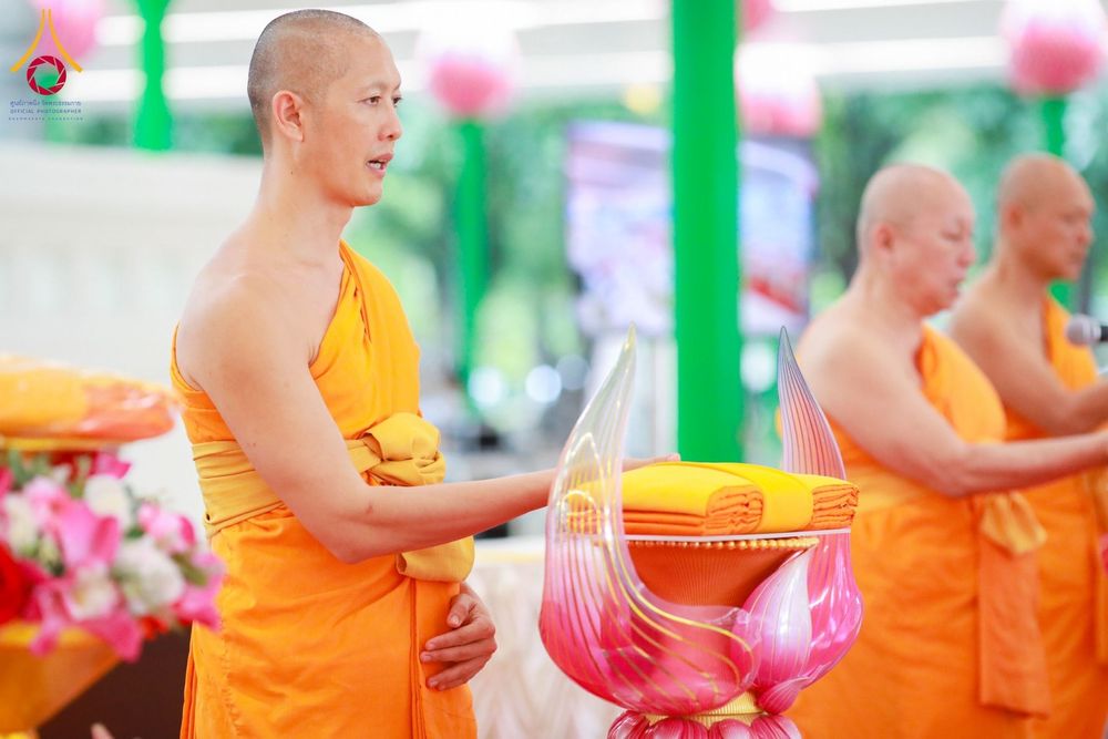 ภาพ No.159082:พิธีทอดผ้าป่าถวายทุนการศึกษาพระภิกษุสามเณรทั่วโลก และ พิธีถวายสังฆทานหนังสือพระไตรปิฏก 80 วัด บูชาธรรม 80 ปี หลวงพ่อธัมมชโย วันเสาร์ที่ 21 กันยายน พ.ศ. 2567 ณ โบสถ์พระไตรปิฏก วัดพระธรรมกาย
