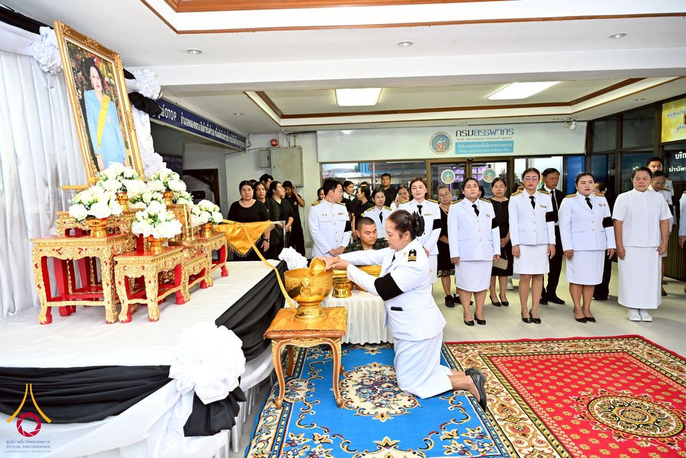 ภาพ No.260877:อำเภอคลองหลวง จัดพิธีสรงน้ำพระบรมศพ สมเด็จพระนางเจ้าสิริกิติ์ พระบรมราชินีนาถ พระบรมราชชนนีพันปีหลวง  ด้วยสำนึกในพระมหากรุณาธิคุณตราบนิจนิรันดร์ วันที่ 26 ตุลาคม พ.ศ. 2568 เวลา 09.30 น. ณ ที่ว่าการอำเภอคลองหลวง จังหวัดปทุมธานี