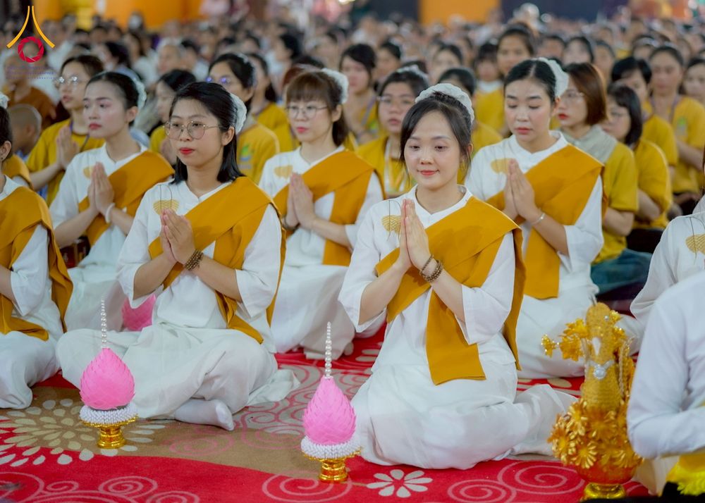 ภาพ No.274098:วันที่ 23 พฤศจิกายน พ.ศ. 2568 ประธานมูลนิธิธรรมกาย ถวายปัจจัยสมทบกฐินแด่ วัดเทียนเวียนเฟื้อกเซิน ศูนย์วิปัสสนาที่มีชื่อเสียง มากกว่า 50 ปีในเวียดนาม