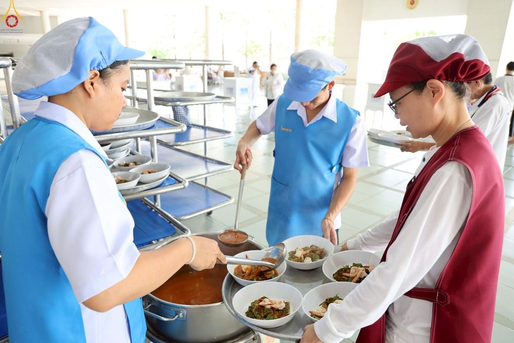 ภาพ No.246989:วันที่ 20 กันยายน พ.ศ. 2568 พิธีถวายเมนูสวรรค์เพื่อการบรรลุธรรม ณ หอฉันคุณยายอาจารย์ฯ วัดพระธรรมกาย