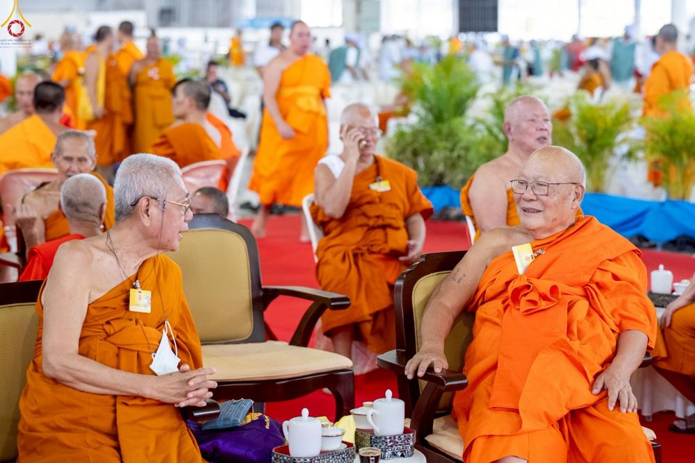 ภาพ No.235920:วันที่ 3 สิงหาคม พ.ศ. 2568 ภาพบรรยากาศ การต้อนรับปฎิสันถาร ของคณะสงฆ์ ในวันสมาธิโลก พิธีถวายมหาสังฆทาน 2,000 กว่าวัด ณ วัดพระธรรมกาย