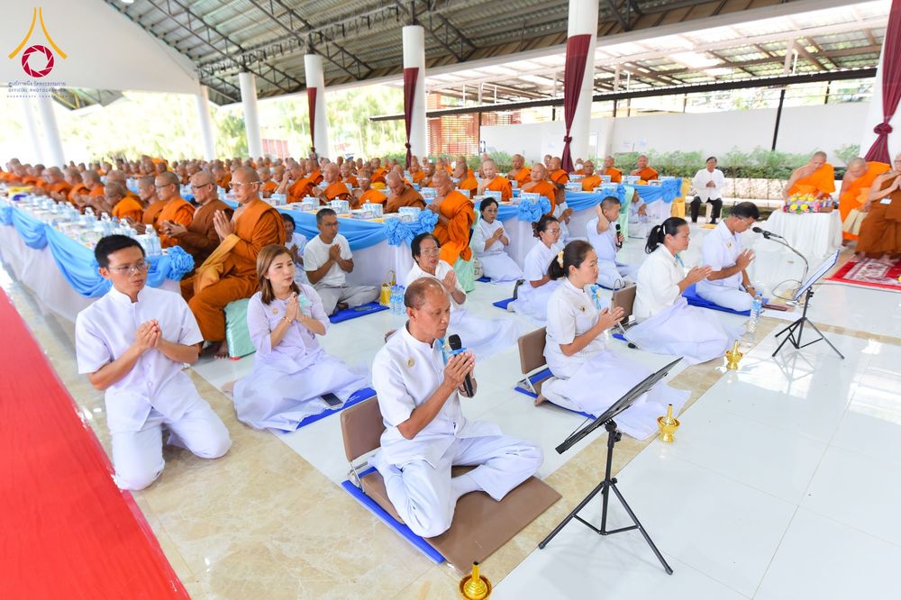 ภาพ No.175562:พิธีถวายมหาสังฆทาน 348 วัด ฉลองครบรอบ 8 ปี ธุดงค์สถานอำนาจเจริญ บูชาธรรม 80 ปี หลวงพ่อธัมมชโย วันที่ 17 พฤศจิกายน พ.ศ. 2567