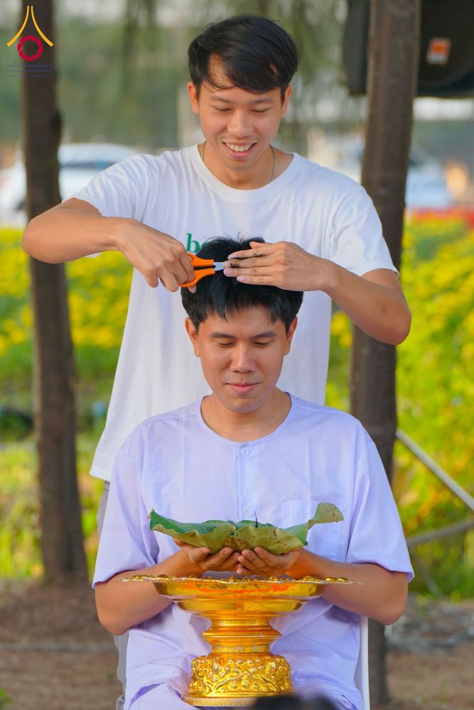ภาพ No.135292:พิธีปลงผม ธรรมทายาท ระดับอุดมศึกษา รุ่นที่ 51 ภาคฤดูร้อน ณ วัดพระธรรมกาย จ.ปทุมธานี วันเสาร์ที่ 6 เมษายน พ.ศ. 2567