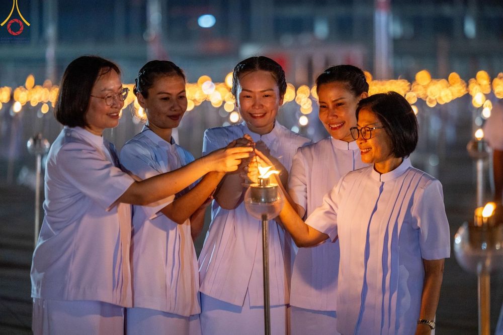 ภาพ No.125001:พิธีเวียนประทักษิณและจุดมาฆประทีป (ชุดที่ 2) ในวันมาฆบูชา เสาร์ที่ 24 กุมภาพันธ์ พ.ศ. 2567 ณ พระมหาธรรมกายเจดีย์ วัดพระธรรมกาย