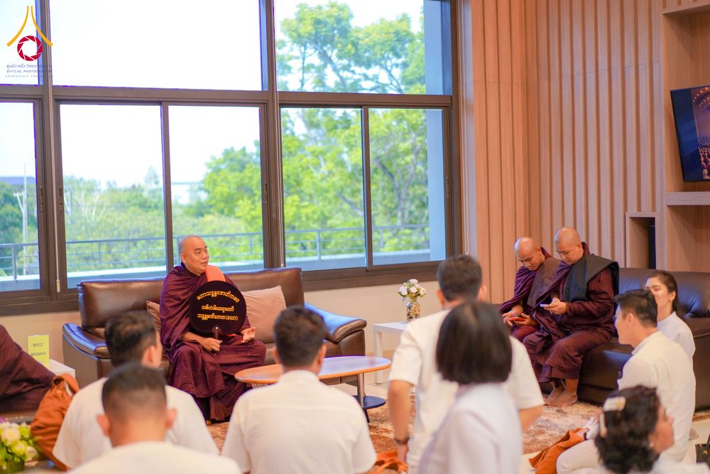 ภาพ No.327667:วันที่ 1-6 พฤษภาคม พ.ศ.2569 ต้อนรับชาวต่างชาติ พระภิกษุ คณะชาวเมียนมาร์  อุบาสิกาชาวอินเดีย เยี่ยมชมวัดพระธรรมกายและสักการะพระมหาธรรมกายเจดีย์