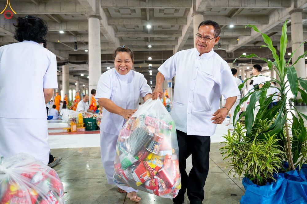 ภาพ No.85716:พิธีตักบาตรฉลองพระใหม่ ในโครงการบรรพชาอุปสมบทหมู่รุ่นเข้าพรรษา ณ วิหารคด 30 วัดพระธรรมกาย วันที่ 13 สิงหาคม พ.ศ. 2566