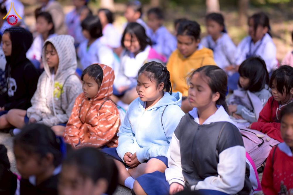 ภาพ No.274848:วันที่ 28 พฤศจิกายน พ.ศ. 2568 รวมพลังเด็กดี V-Star ผู้นำฟื้นฟูศีลธรรมโลก ประจำปี 2568 จังหวัดอุบลราชธานี ณ วัดป่าอุบลแก้ว อ.วารินชำราบ จ.อุบลราชธานี