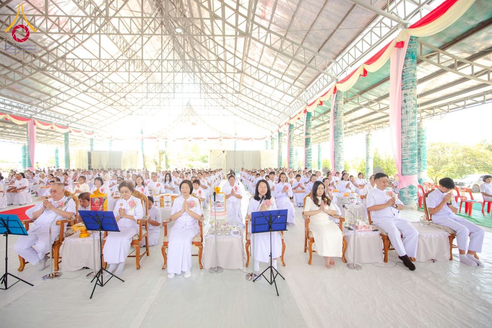 ภาพ No.175104:พิธีทอดกฐินสถาปนา แผ่นสิริฉะทะนะรัสมี(หลังคา) อาคาร 80 ปี หลวงพ่อธัมมชโย ณ ศูนย์ปฏิบัติธรรมวิหารแดง จ.สระบุรี วันเสาร์ที่ 9 พฤศจิกายน พ.ศ. 2567