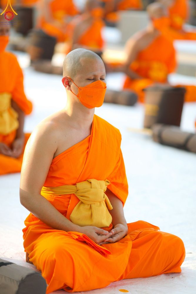 ภาพ No.104379:พระธรรมยาตราร่วมปฏิบัติธรรม และถ่ายภาพหมู่ประวัติศาสตร์ หน้ามหาวิหารพระมงคลเทพมุนี วันที่ 27 ธันวาคม พ.ศ. 2566